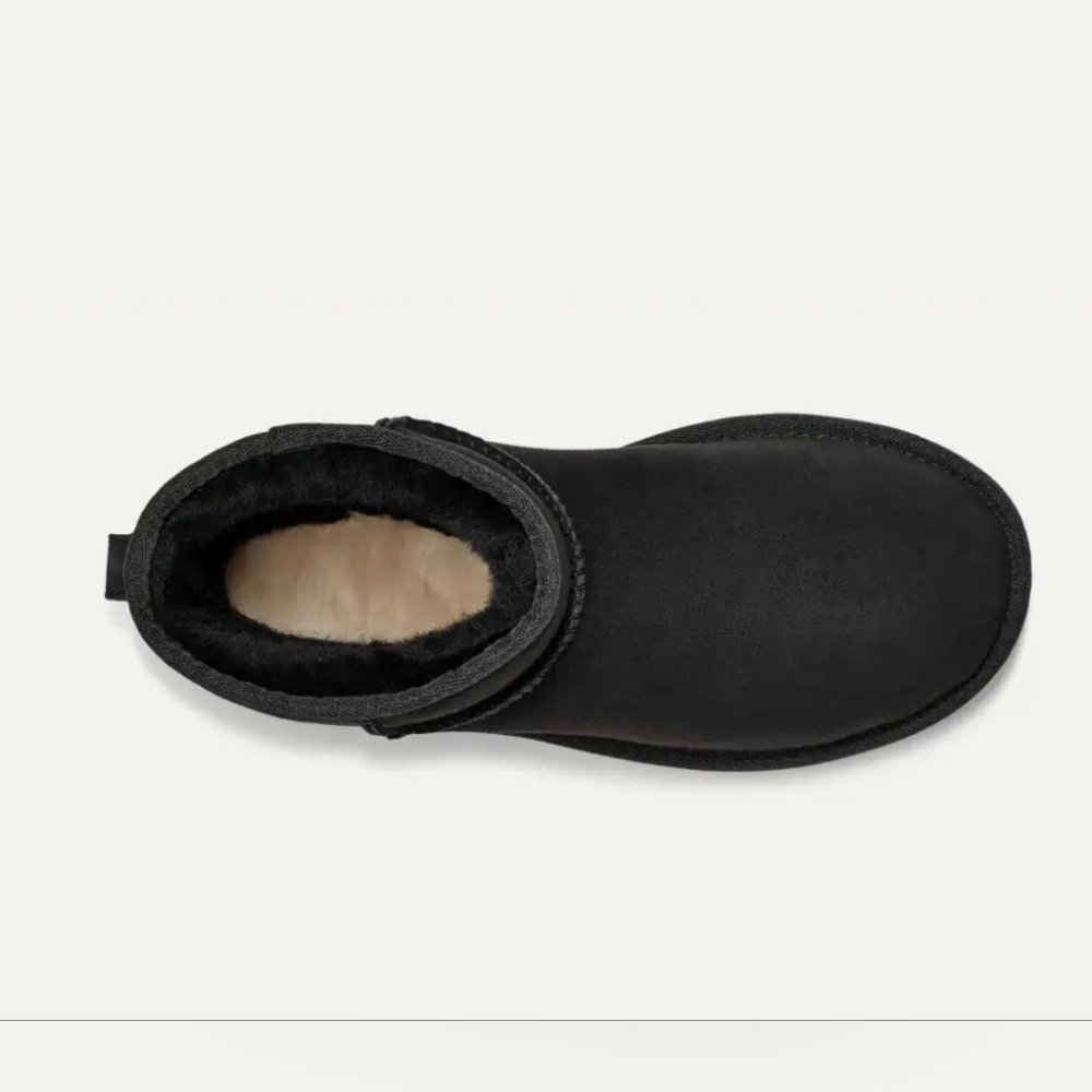 SOLD! NEW UGG Classic Short Suede Water-Repellent Black Boot Size8🖤 👢 - Picture 4 of 10